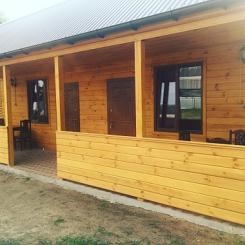 Дерев'яний котедж у Сашка